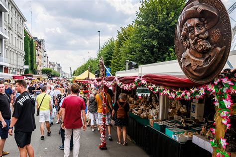 Take a stroll through Antwerps neighbourhood。